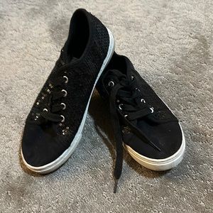 Tennis shoe